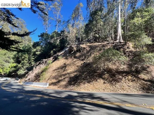 5847 Ascot Dr Oakland, CA 94611