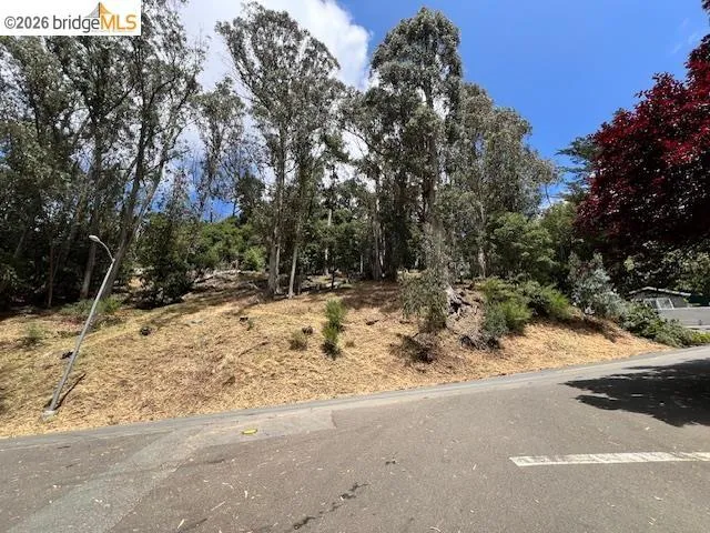 5847 Ascot Dr Oakland, CA 94611