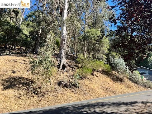 5847 Ascot Dr Oakland, CA 94611