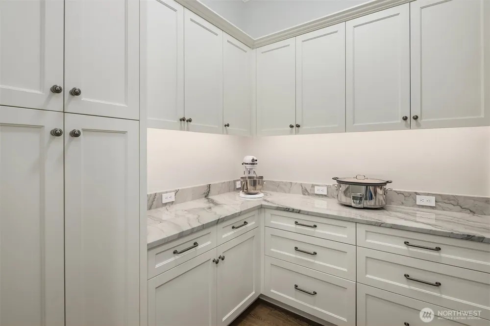 1848 77th Avenue NE Medina, WA 98039