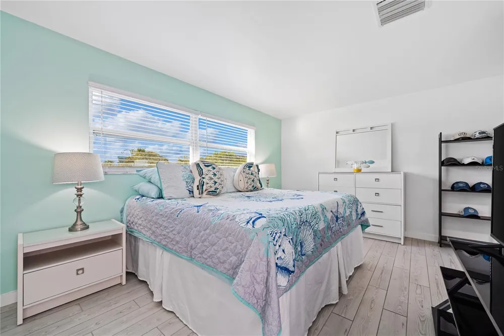 632 SHORE DRIVE Largo, FL 33771