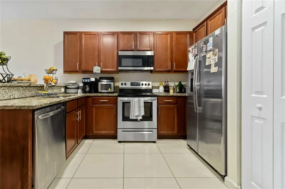 10268 NW 88th Ter Doral, FL 33178