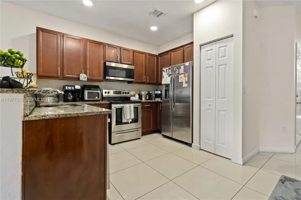 10268 NW 88th Ter Doral, FL 33178