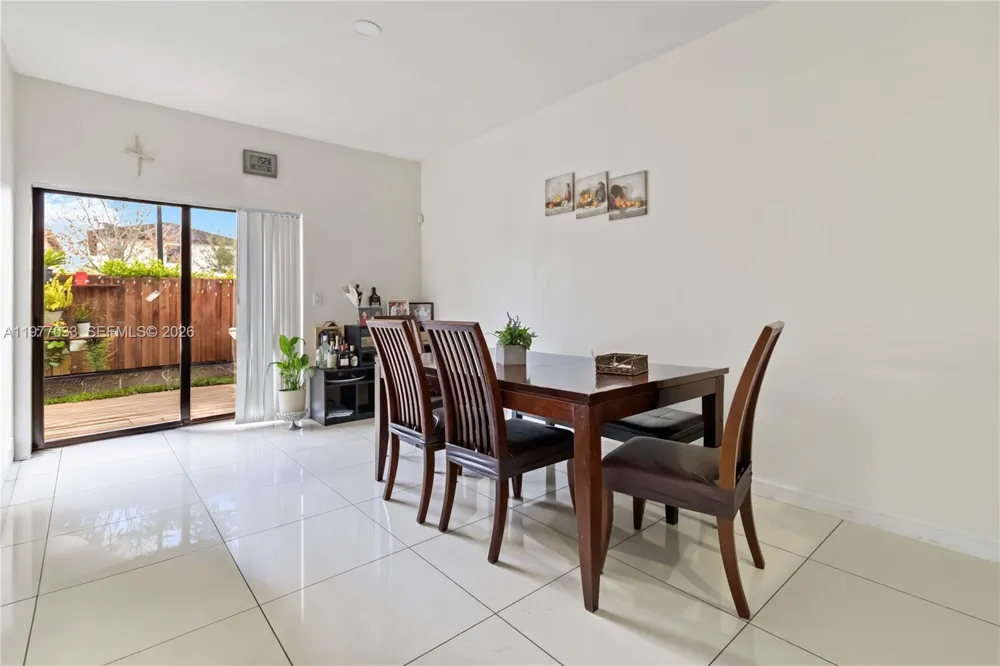10268 NW 88th Ter Doral, FL 33178