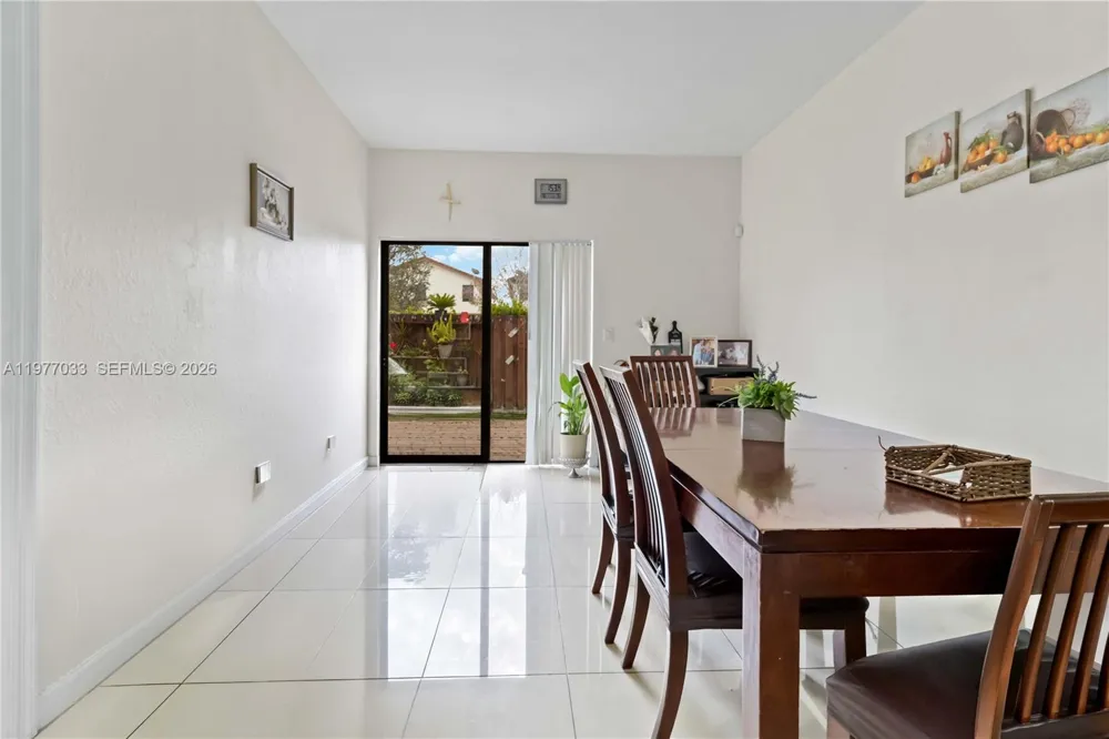 10268 NW 88th Ter Doral, FL 33178