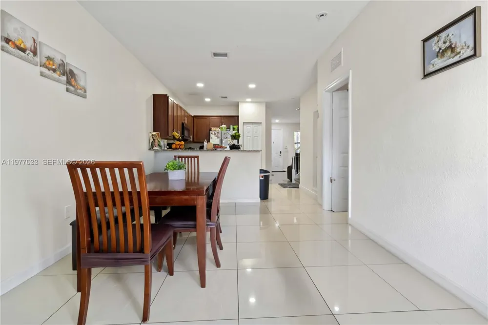 10268 NW 88th Ter Doral, FL 33178
