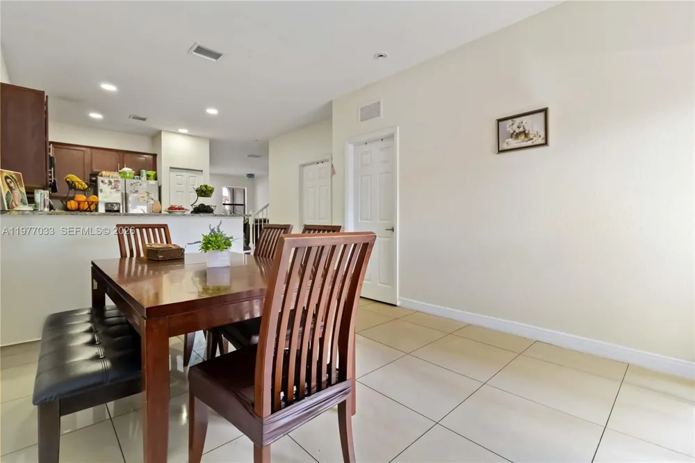 10268 NW 88th Ter Doral, FL 33178