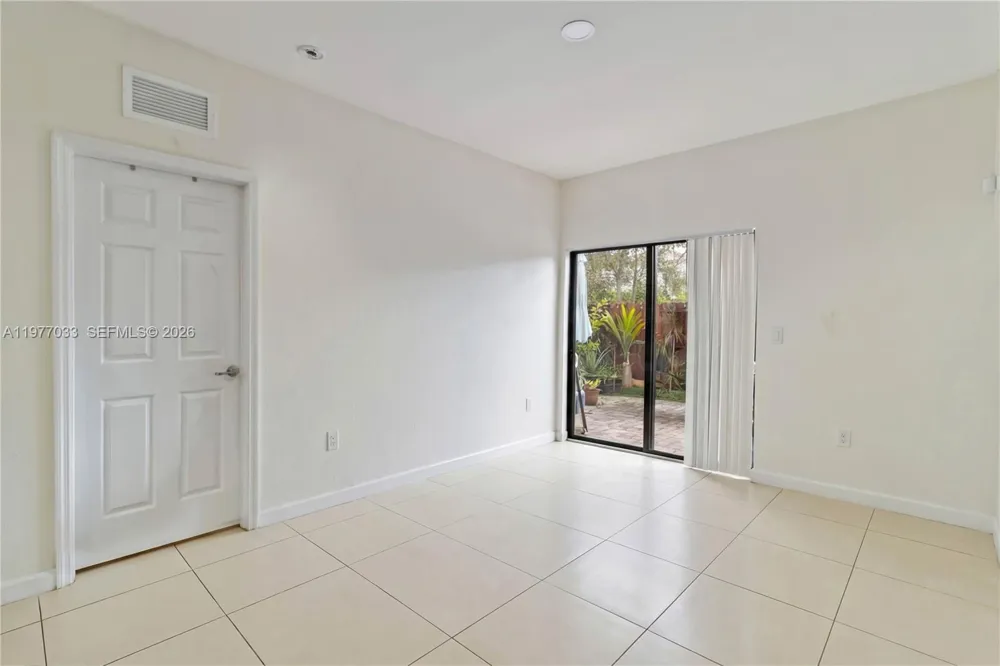 10268 NW 88th Ter Doral, FL 33178