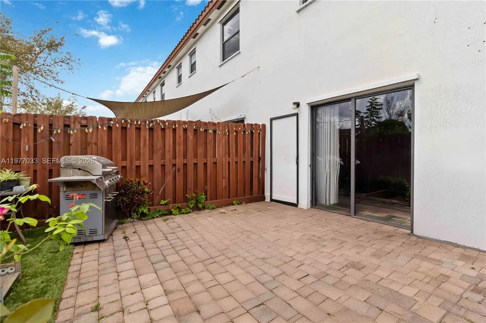 10268 NW 88th Ter Doral, FL 33178