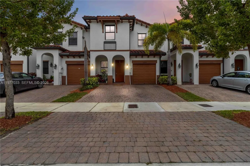 10268 NW 88th Ter Doral, FL 33178