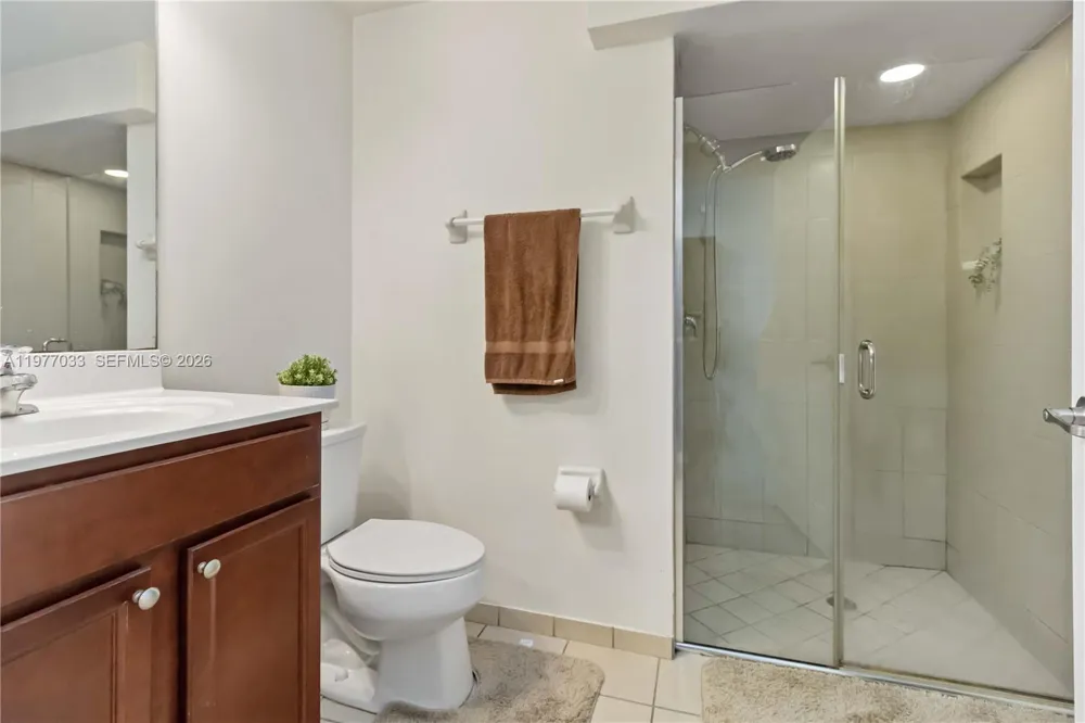 10268 NW 88th Ter Doral, FL 33178