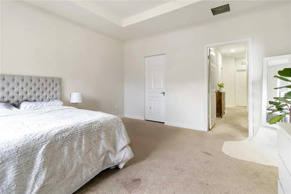 10268 NW 88th Ter Doral, FL 33178