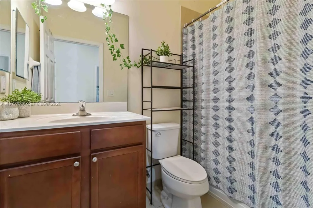 10268 NW 88th Ter Doral, FL 33178
