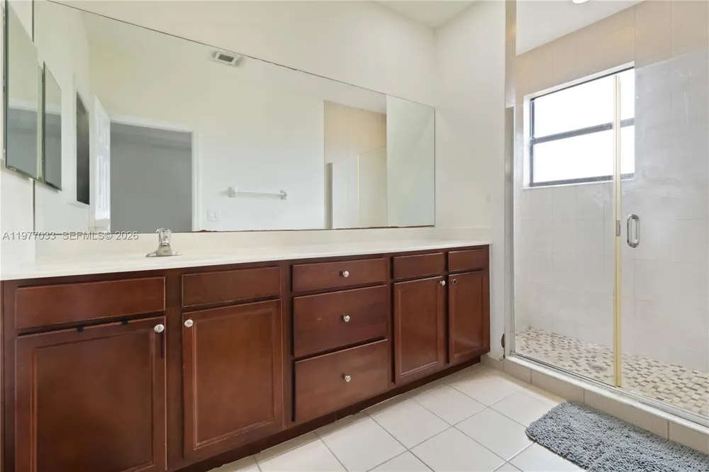 10268 NW 88th Ter Doral, FL 33178