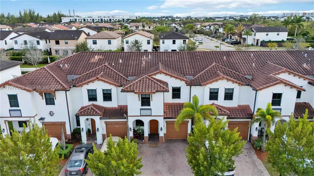 10268 NW 88th Ter Doral, FL 33178