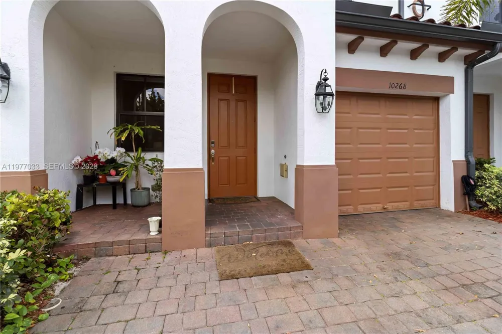 10268 NW 88th Ter Doral, FL 33178