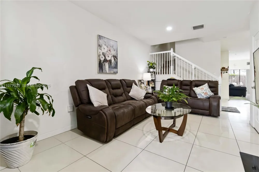 10268 NW 88th Ter Doral, FL 33178