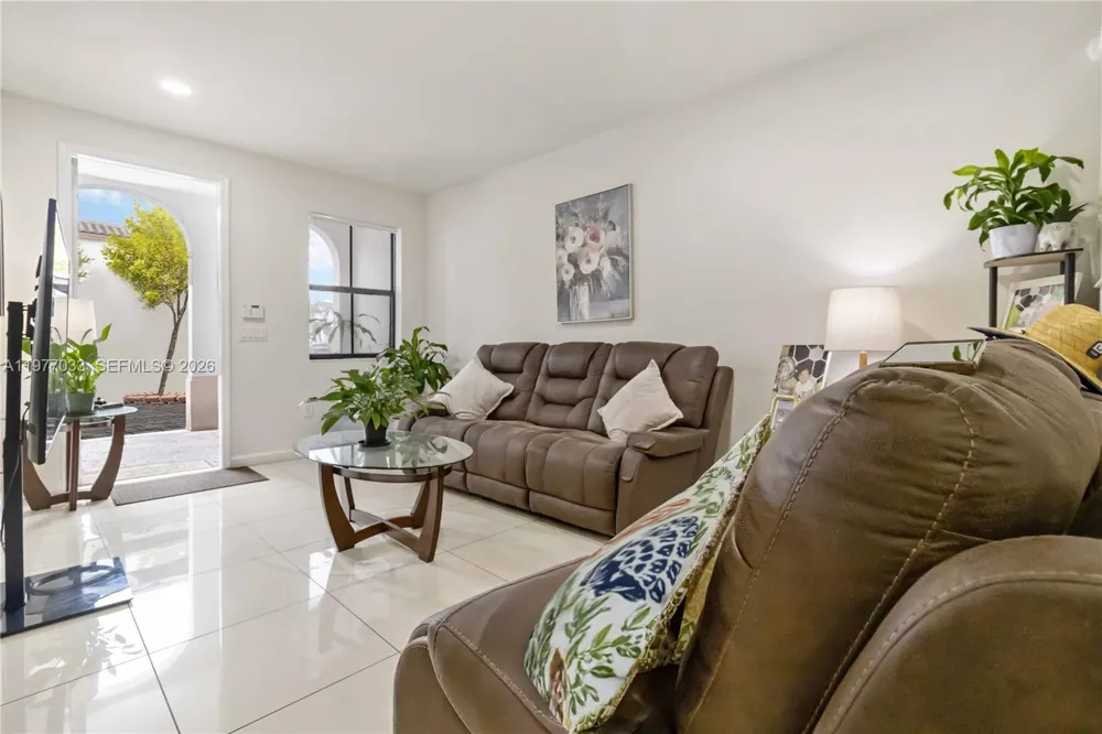 10268 NW 88th Ter Doral, FL 33178