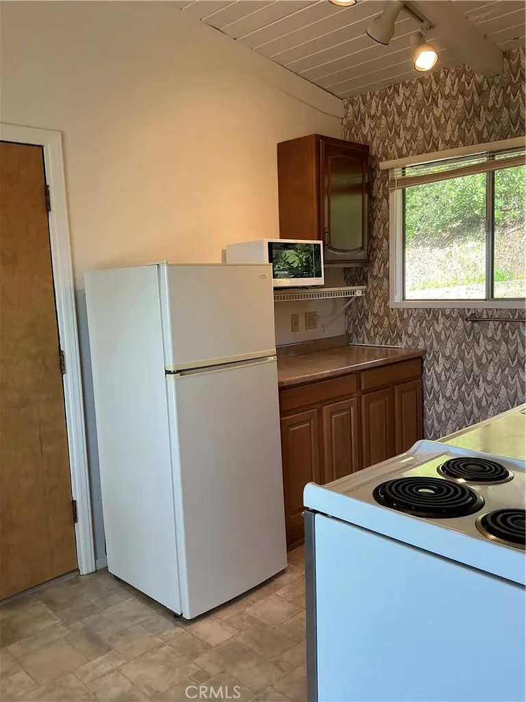 4160 Lakeview Drive Nice, CA 95464