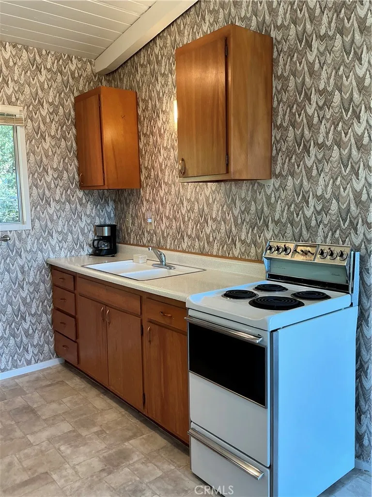 4160 Lakeview Drive Nice, CA 95464