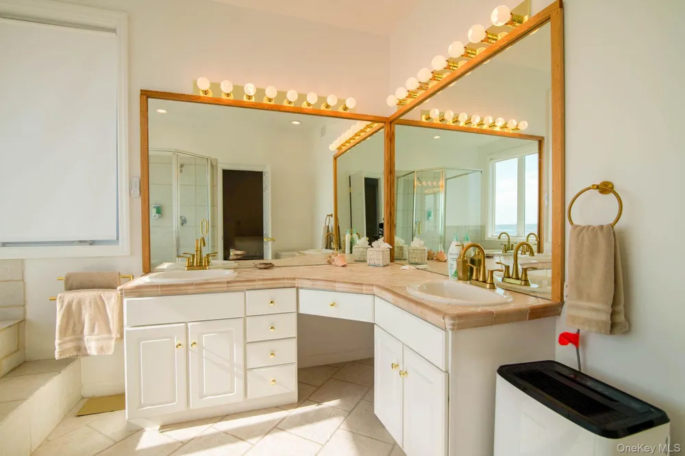 675 Dune Road Westhampton Beach, NY 11978