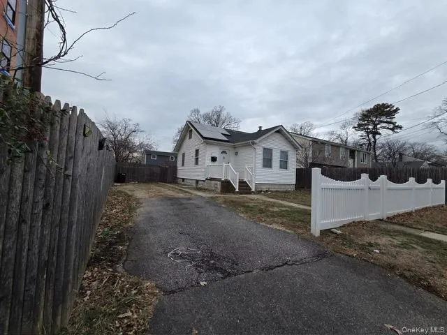 10 15th Street Wyandanch, NY 11798
