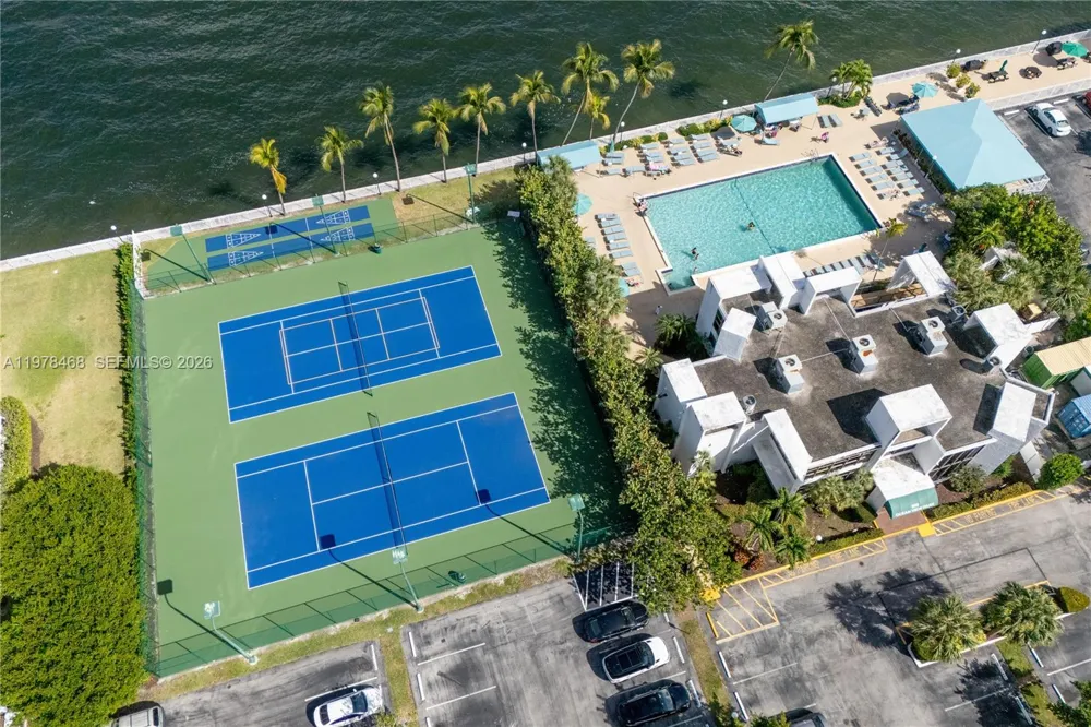 1000 Parkview Dr #115 Hallandale Beach, FL 33009