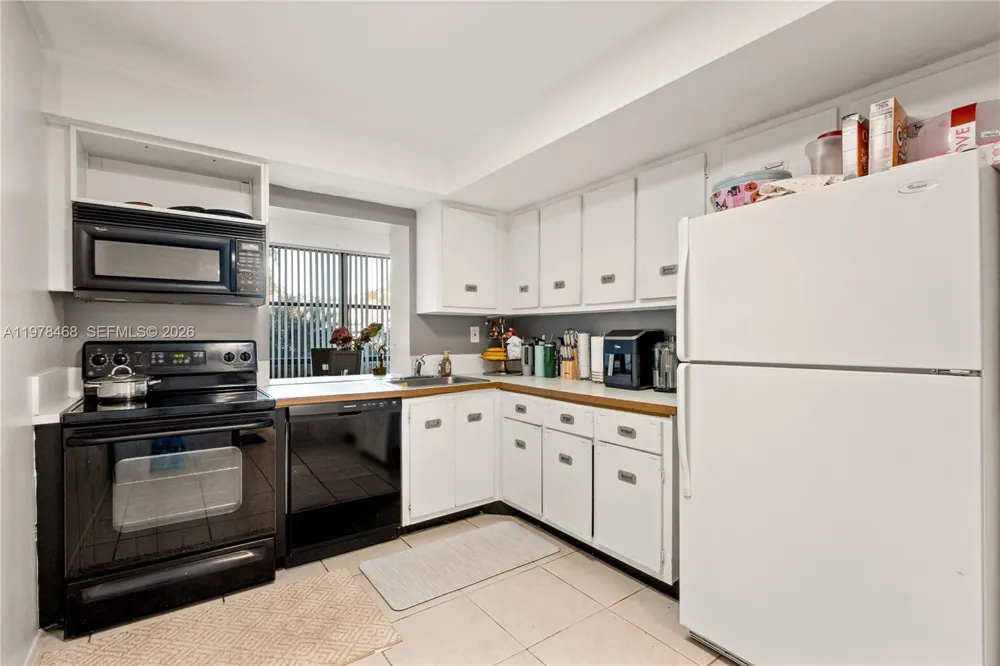 1000 Parkview Dr #115 Hallandale Beach, FL 33009