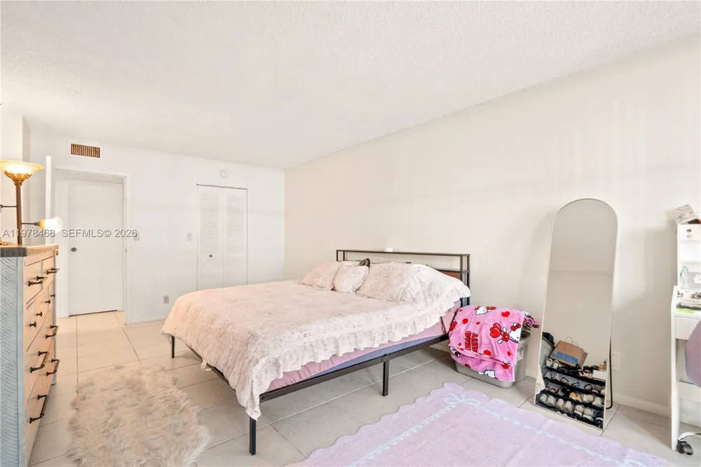1000 Parkview Dr #115 Hallandale Beach, FL 33009