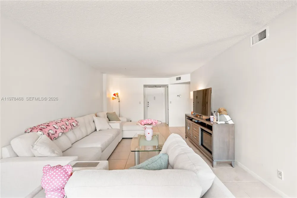 1000 Parkview Dr #115 Hallandale Beach, FL 33009