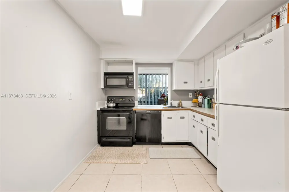 1000 Parkview Dr #115 Hallandale Beach, FL 33009