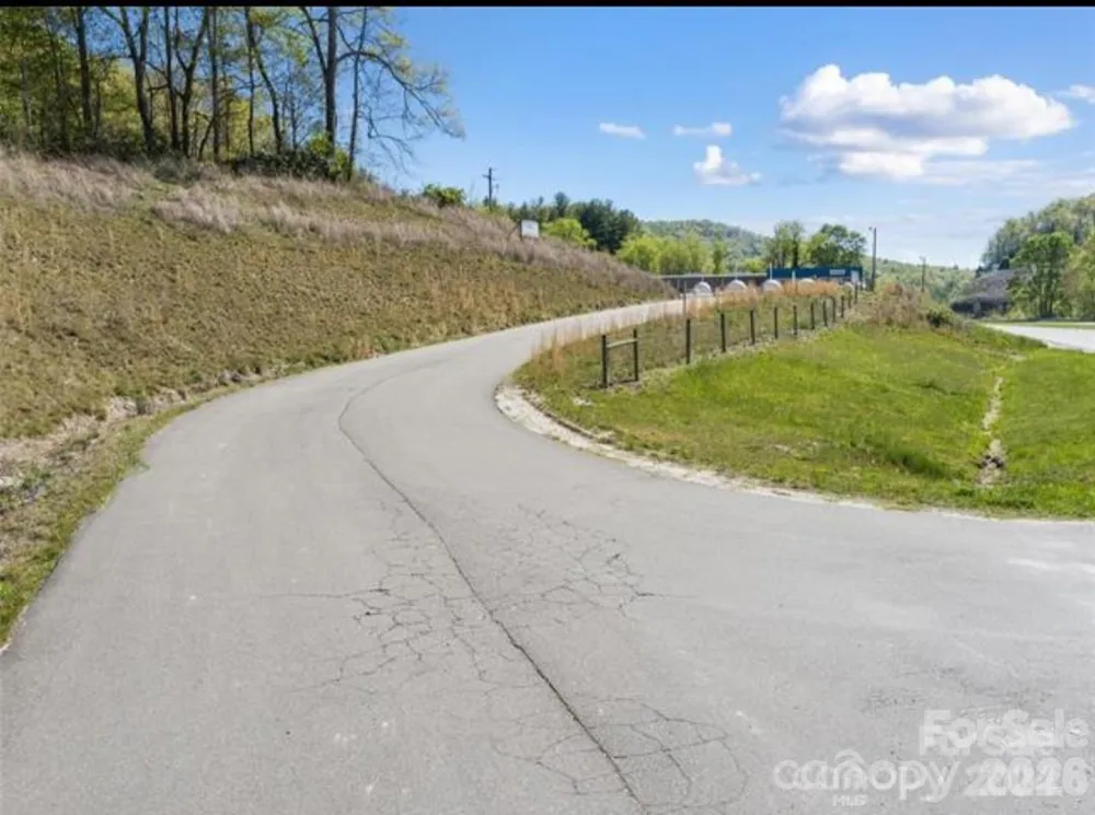 6045 US 19E Highway Burnsville, NC 28714