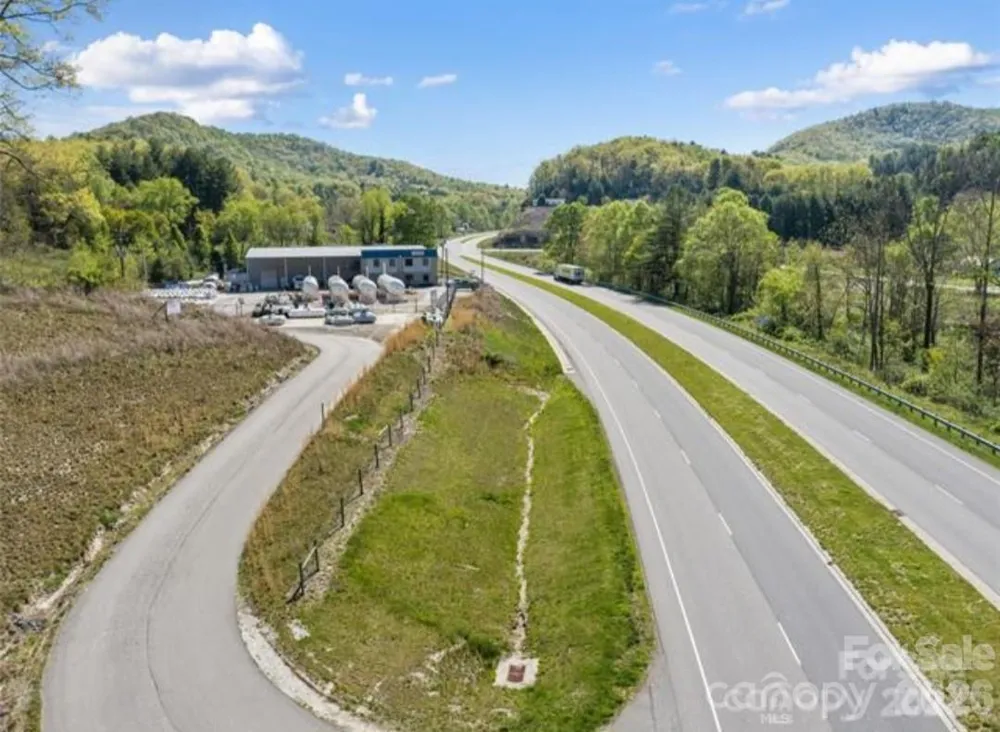 6045 US 19E Highway Burnsville, NC 28714