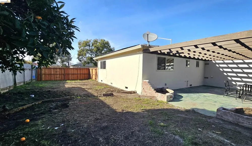 95 W Leland Rd Pittsburg, CA 94565