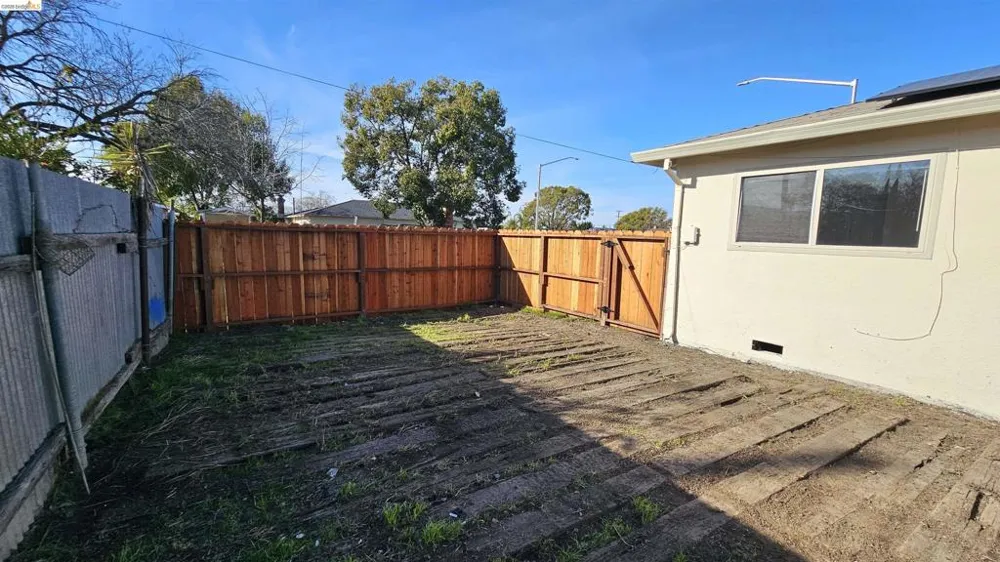 95 W Leland Rd Pittsburg, CA 94565