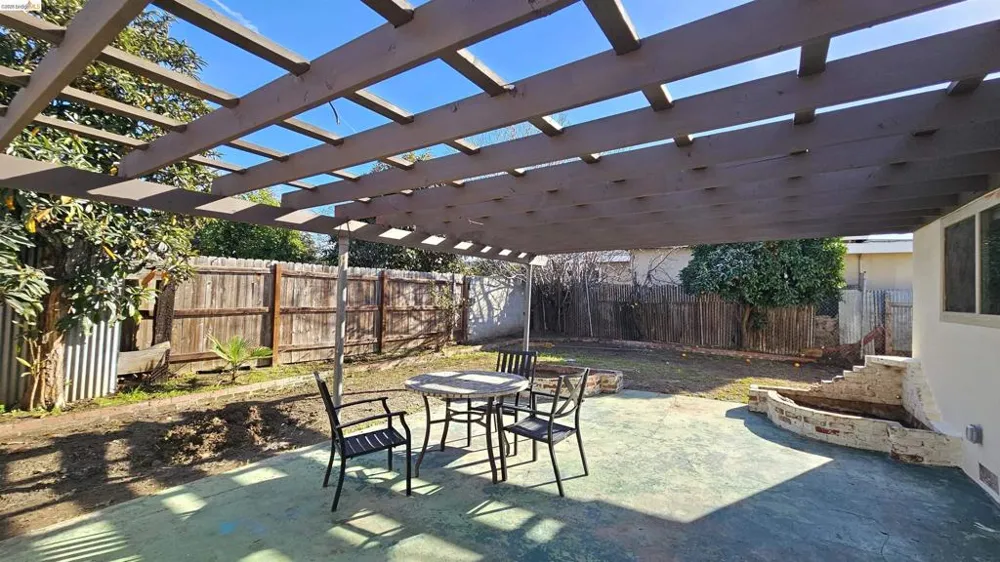 95 W Leland Rd Pittsburg, CA 94565