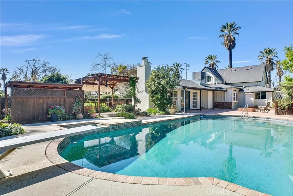 527 W Palm Redlands, CA 92373