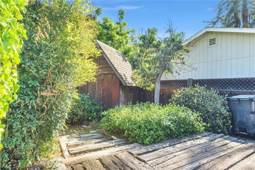 527 W Palm Redlands, CA 92373