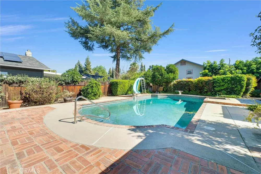 527 W Palm Redlands, CA 92373