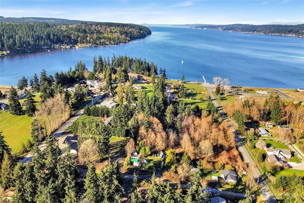 5 Joanne Drive Freeland, WA 99821