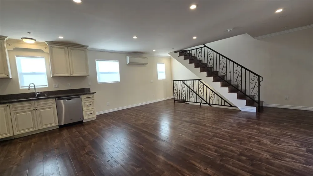 26007 Marjan Harbor City, CA 90710