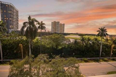 300 Diplomat Pkwy #601