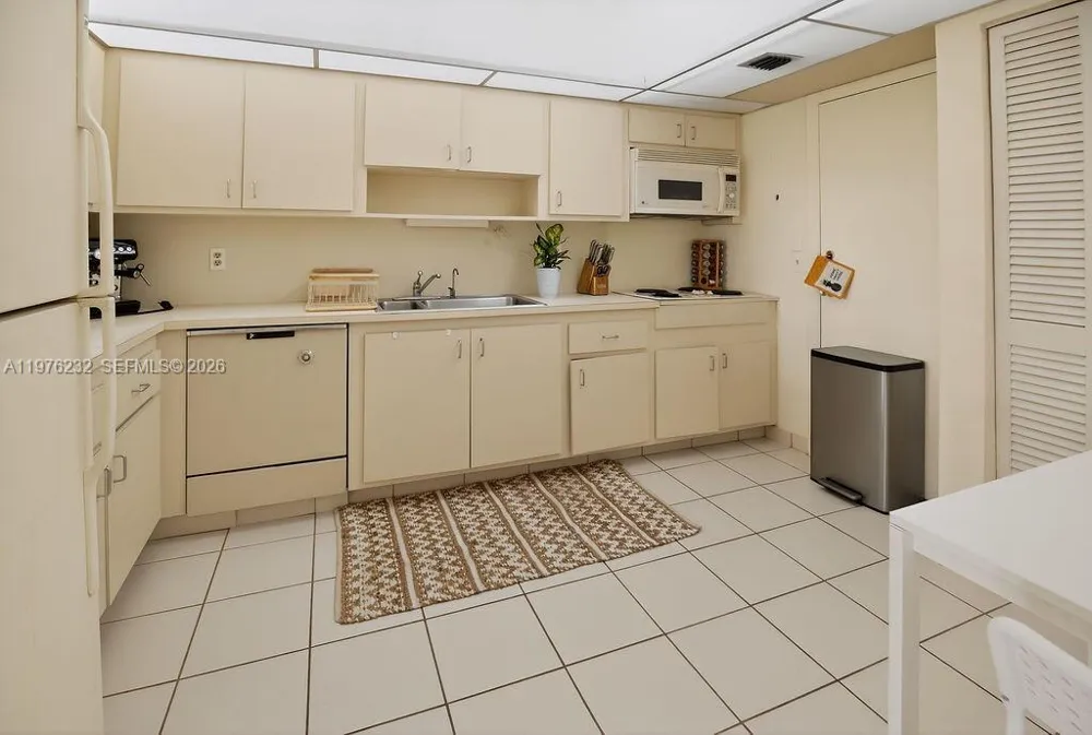 300 Diplomat Pkwy #601 Hallandale Beach, FL 33009