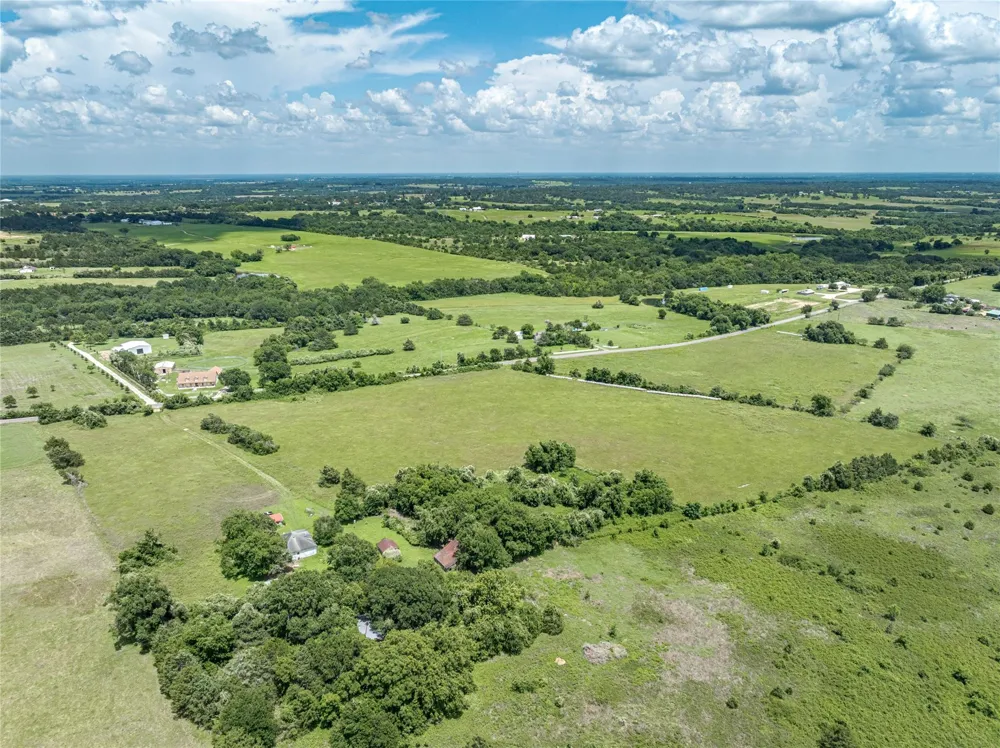 7017 Old Highway 36 Road Bellville, TX 77418