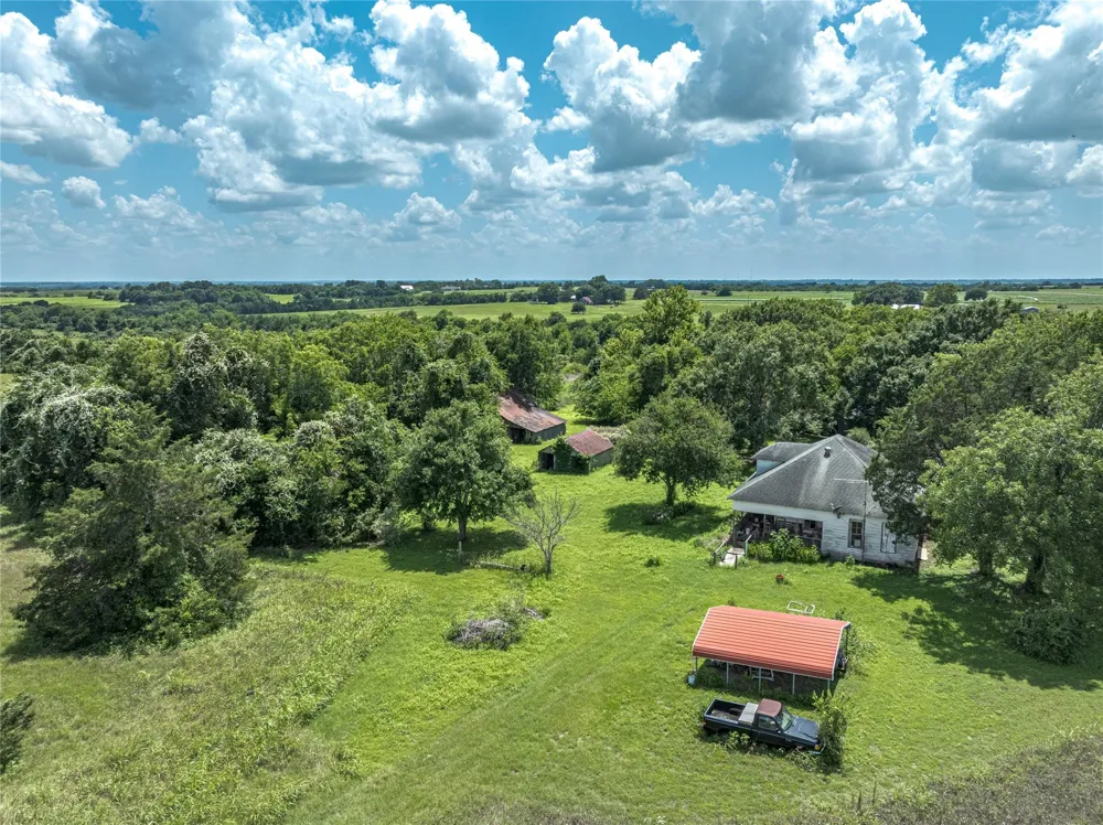 7017 Old Highway 36 Road Bellville, TX 77418