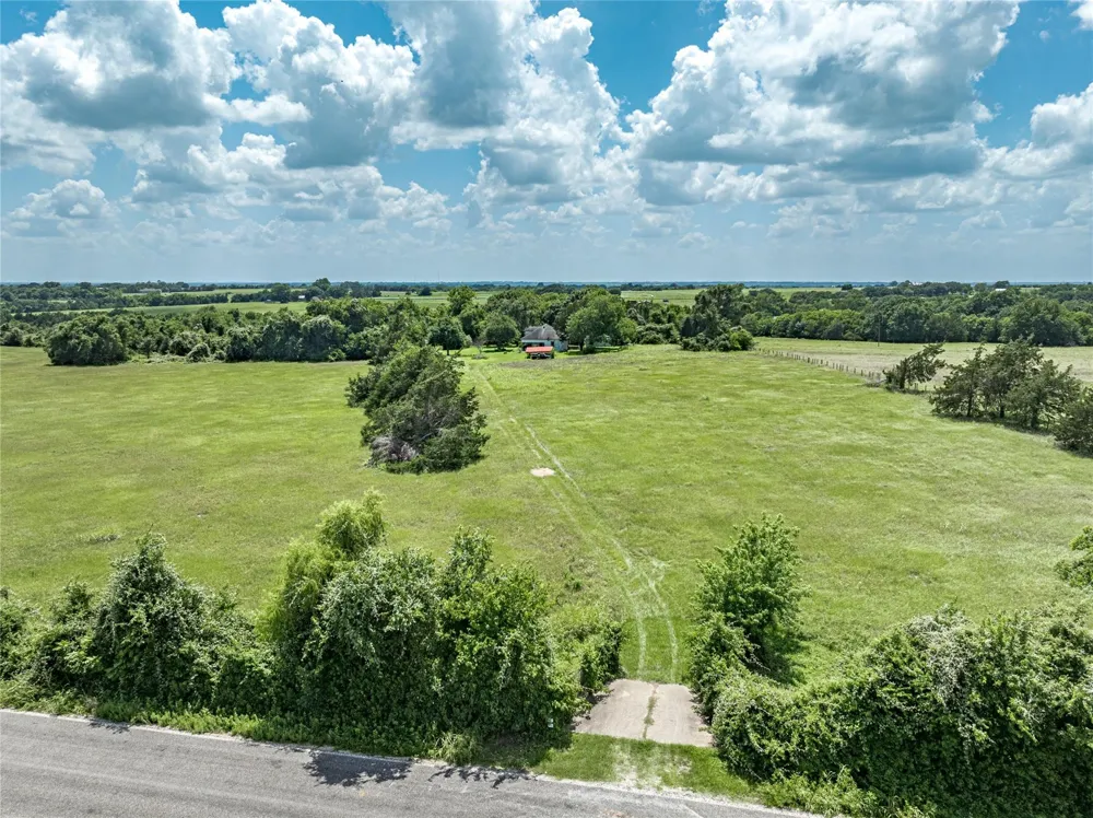 7017 Old Highway 36 Road Bellville, TX 77418