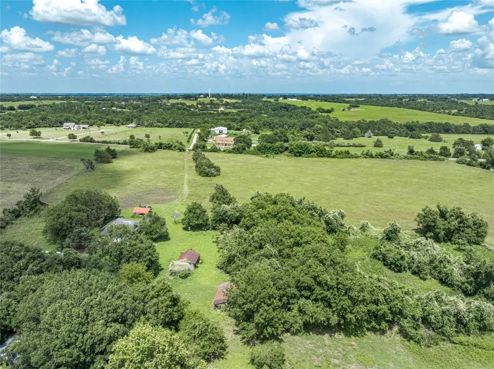 7017 Old Highway 36 Road Bellville, TX 77418