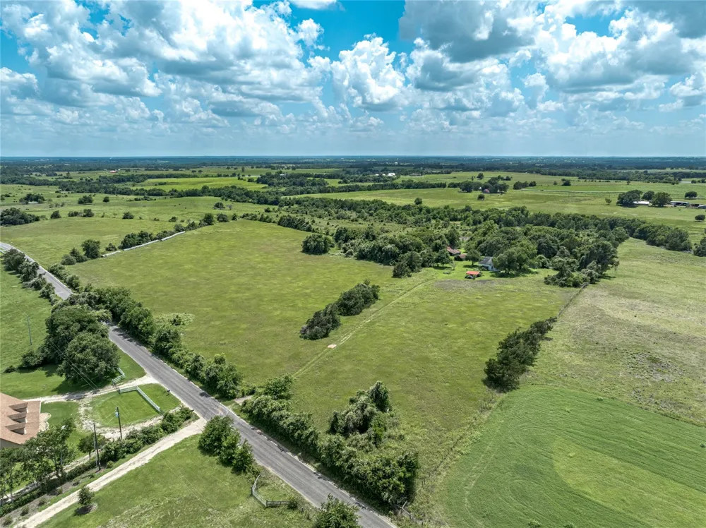 7017 Old Highway 36 Road Bellville, TX 77418