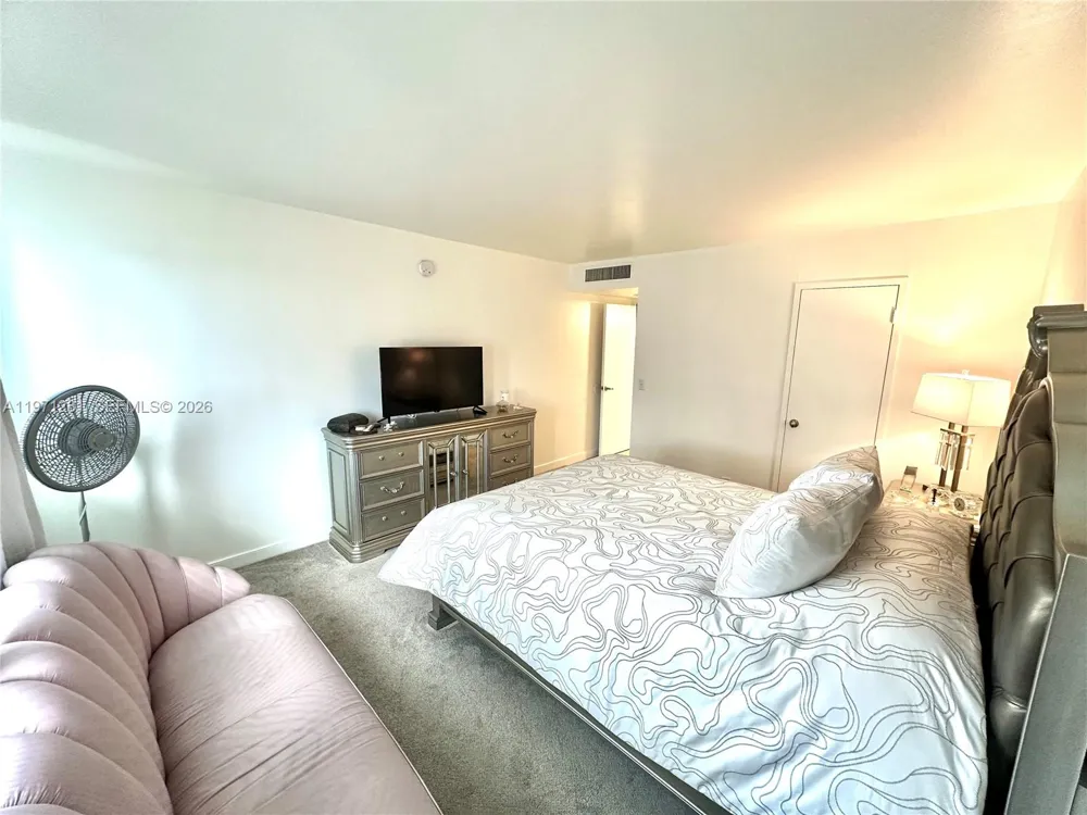 301 Golden Isles Dr #114 Hallandale Beach, FL 33009