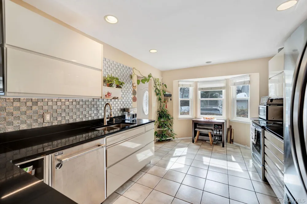 11 Manors Drive Jericho, NY 11753